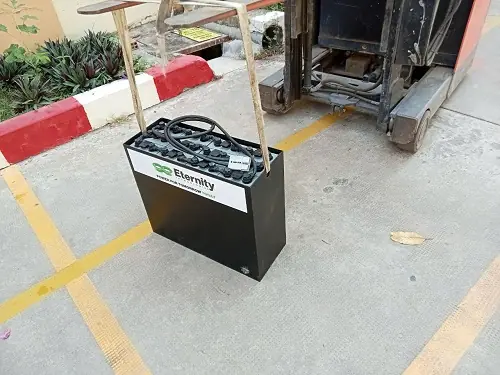 Giao b&igrave;nh ắc quy