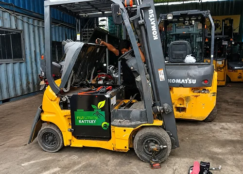 Pin lithium lắp cho xe Komatsu